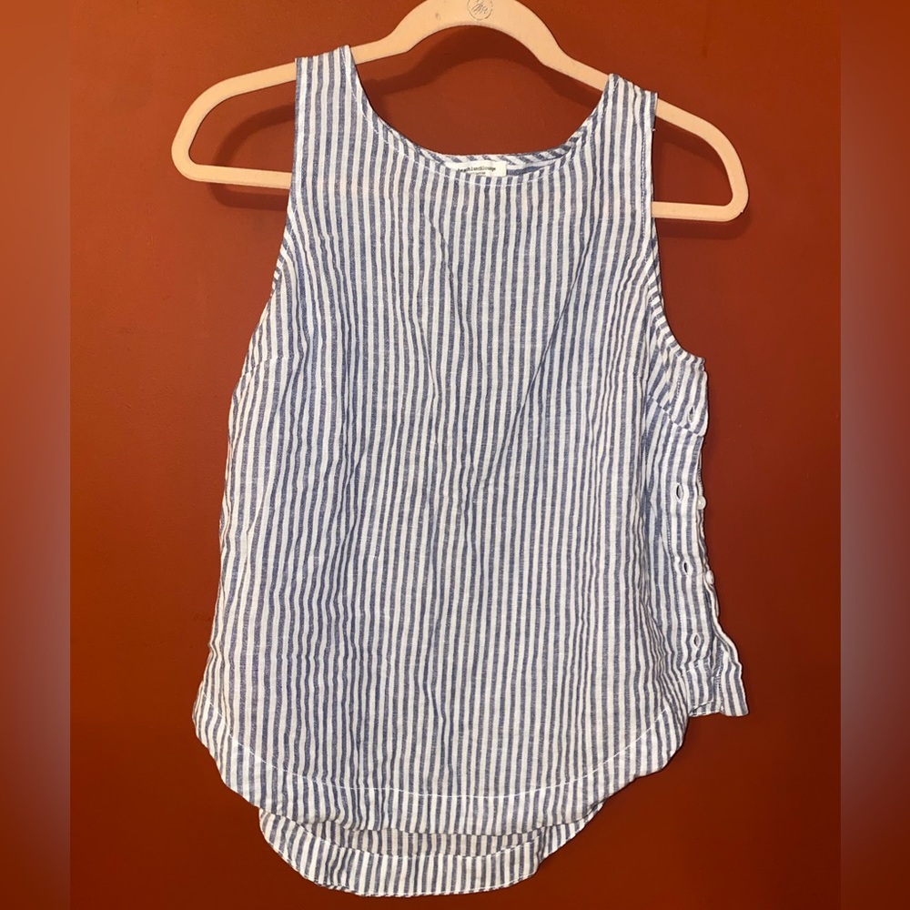 Sleeveless linen blouse blue and white